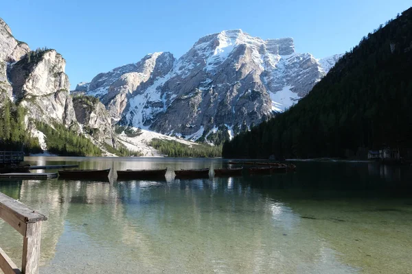 Bajeczne Alpejskie Jezioro Braies Dolomitach Bolzano Piękne Miejsce Alpach Włoskich — Zdjęcie stockowe