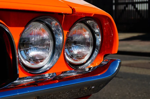 Frontscheinwerfer Eines Dodge Challenger Baujahr 1970 Detail Eines Schön Restaurierten — Stockfoto