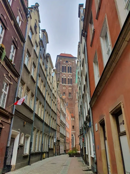 Torre Marys Basillica Lado Uma Rua Tradicional Gdansk Pola — Fotografia de Stock