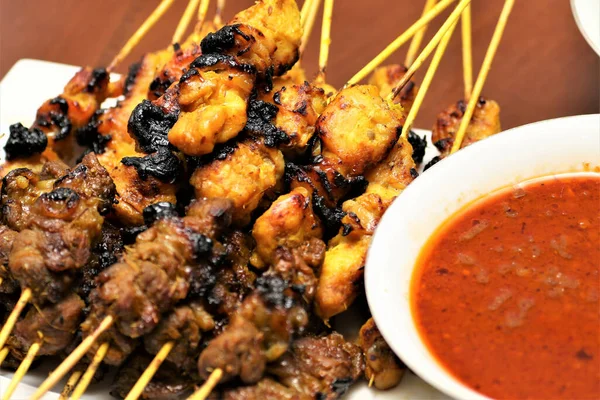 Traditional Malaysian Barbeque Dish Called Sate Served Spicy Peanut Sauce — Stock Photo, Image