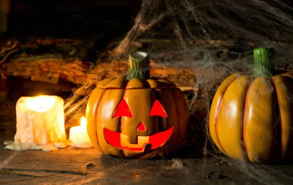 Διακόσμηση Για Γιορτή Του Hallowen Κολοκύθες Αράχνες Κεριά Ρουστίκ Ξύλο — Φωτογραφία Αρχείου