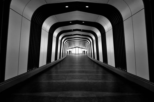 Uno Scatto Scala Grigi Tunnel All Interno Edificio — Foto Stock