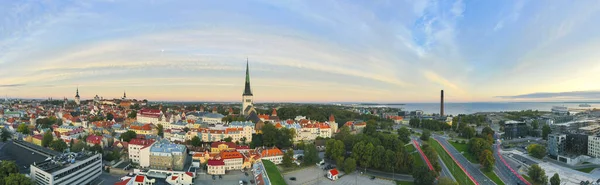 Panoramiczny Widok Lotu Ptaka Stary Tallin Estonia Wschodem Słońca Kolorowe — Zdjęcie stockowe