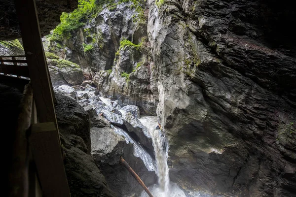 Річка Тече Печері Вузькій Ущелині Ліхтенштейнламм Санкт Йоганн Понгау Австрія — стокове фото
