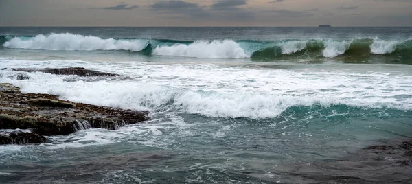 Bild Point Cartwright Stranden Vid Sunshine Coast Tvättas Stora Stormiga — Stockfoto