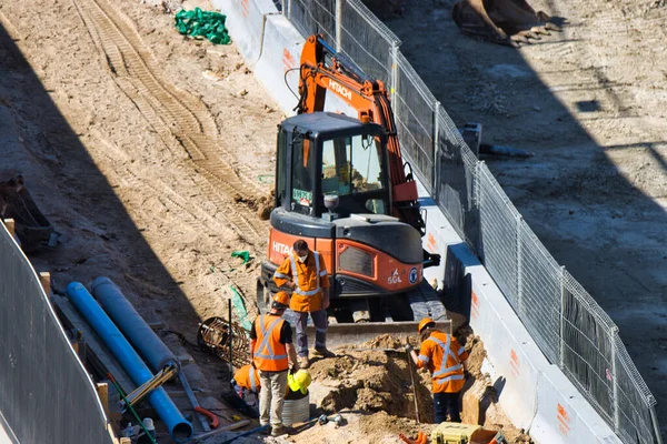 Sydney Australia 2021 Una Pequeña Excavadora Tres Trabajadores Excavando Para —  Fotos de Stock