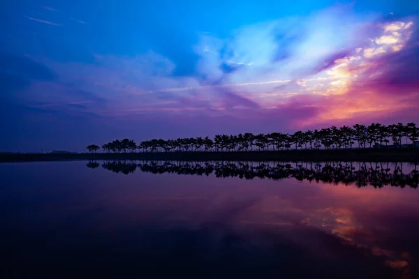 Mar Bajo Cielo Del Atardecer — Foto de Stock