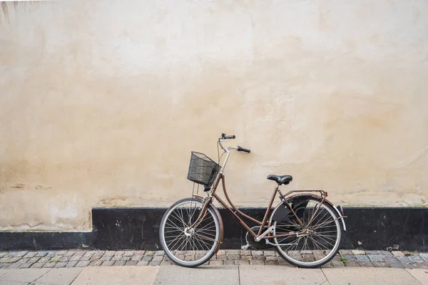 Крупный План Велосипеда Улице — стоковое фото