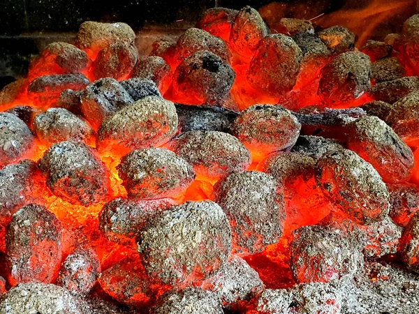 Eine Nahaufnahme Brennender Kohlen — Stockfoto