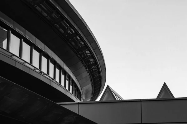 Сірий Знімок Круглої Скляної Будівлі — стокове фото