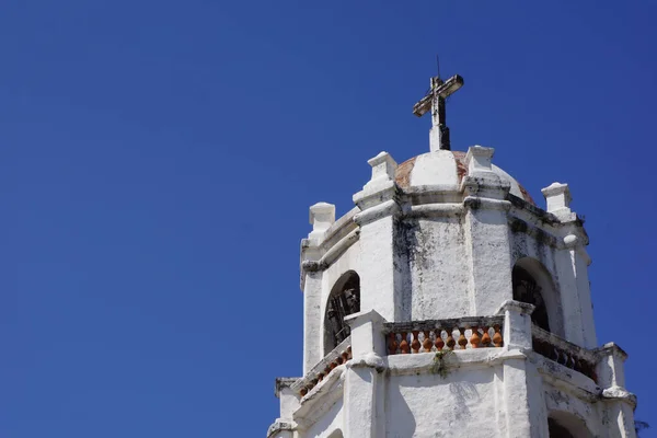 Kopuła Daraga Kościół Przeciw Jasnym Błękitnym Niebem Słonecznym Dniu Filipinach — Zdjęcie stockowe