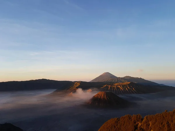 Nádherná Hora Bromo Sopka Mlze Ráno — Stock fotografie