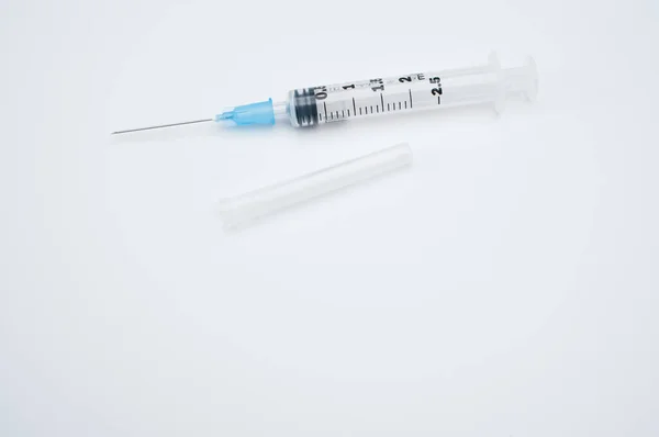 Eine Isolierte Injektionsspritze Auf Weißem Hintergrund Mit Textfläche — Stockfoto