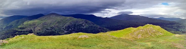 Lake Kerület Túra Felett Loughrigg Fell Bemutató Dombok Különböző Világítás — Stock Fotó