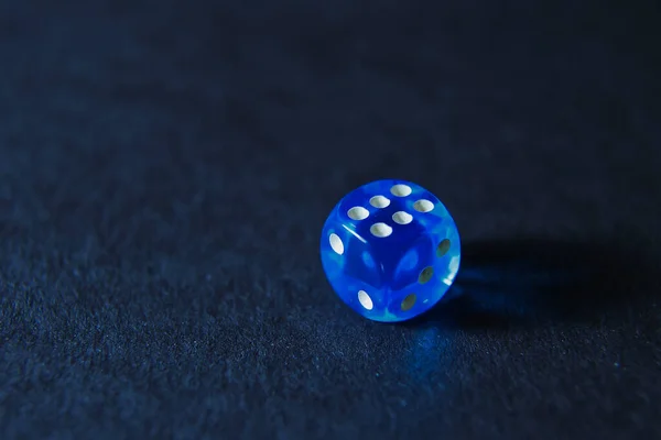 Bir Mavi Zar Oyunu Oluşturur — Stok fotoğraf