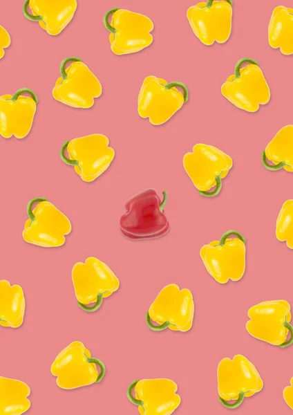 黄色和红色辣椒的粉红色背景 概念不同 垂直图像 — 图库照片