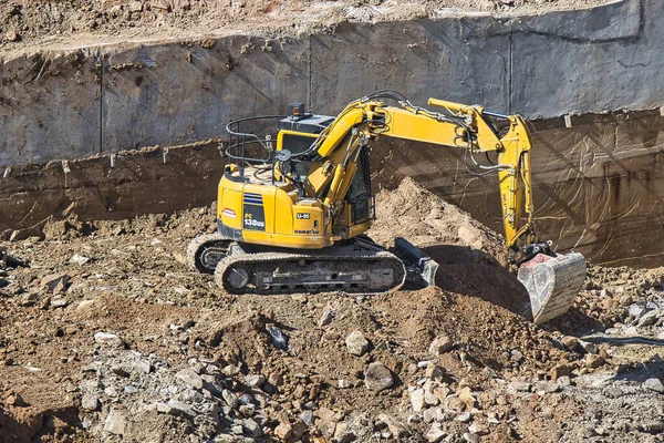 Sydney Australia 2021 Una Excavadora Amarilla Cavando Preparando Terreno Para —  Fotos de Stock