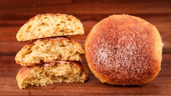 Galletas Pan Brasileño Mitad Superficie Madera — Foto de Stock