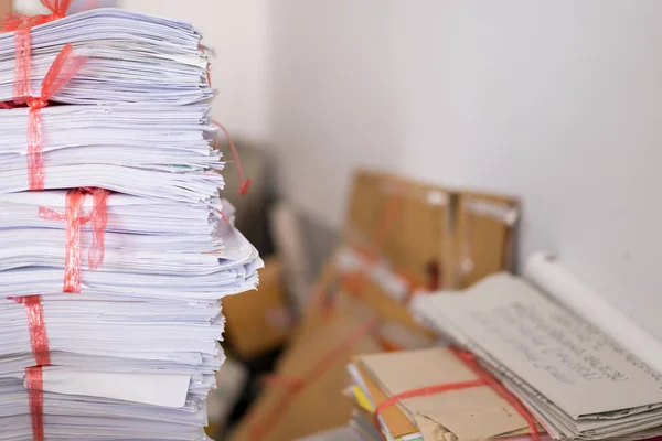 Una Pila Carta Usata Vecchi Documenti Imballati Pronti Essere Spediti — Foto Stock