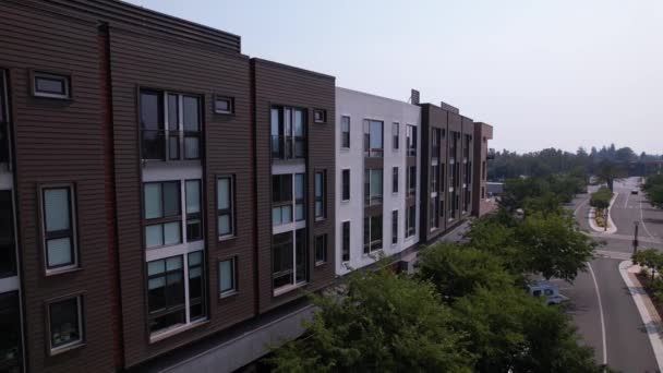 城市里的现代化公寓楼 — 图库视频影像