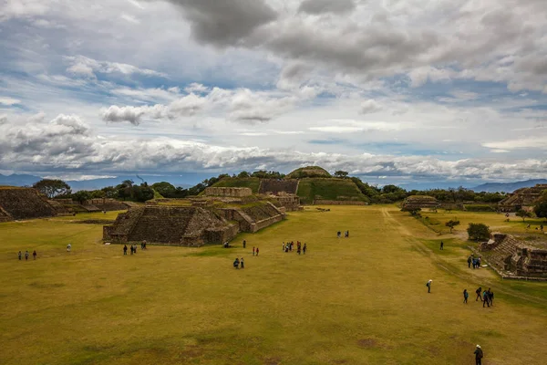 Klidný Výhled Monte Alban Velké Pre Kolumbijské Archeologické Naleziště Oaxace — Stock fotografie