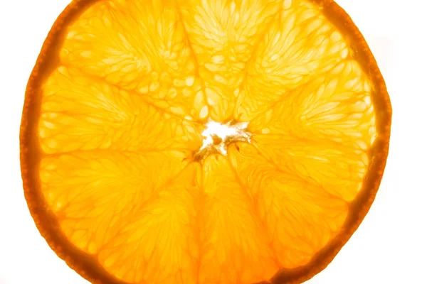 Primer Plano Una Rodaja Naranja Fresca Aislada Sobre Fondo Blanco — Foto de Stock