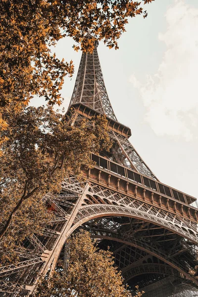 Eine Vertikale Tiefenaufnahme Des Eiffelturms Paris Frankreich — Stockfoto