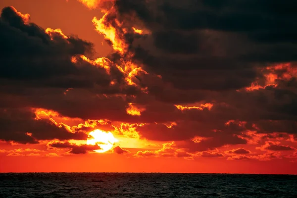 Una Vista Fascinante Puesta Sol Sobre Mar — Foto de Stock