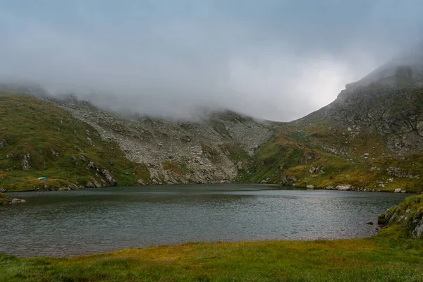 Cloudy Blue Sky Lake Green Hills Spring — Stock Photo, Image