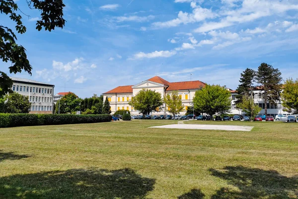 Park Helipad Před Generálním Hospirálou Březicích Slovinsko — Stock fotografie