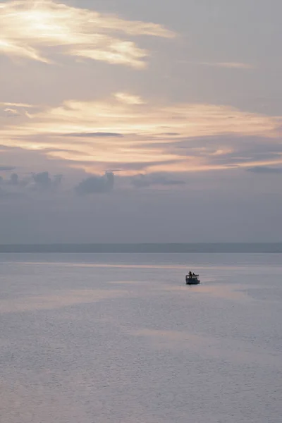 Zee Onder Zonsondergang Lucht — Stockfoto