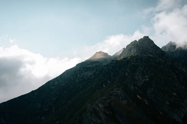 아래빛나고 산들의 아름다운 — 스톡 사진