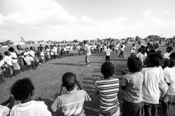 Johannesburg Sudáfrica Agosto 2021 Entrenador Voluntario Fútbol Que Trabaja Con —  Fotos de Stock