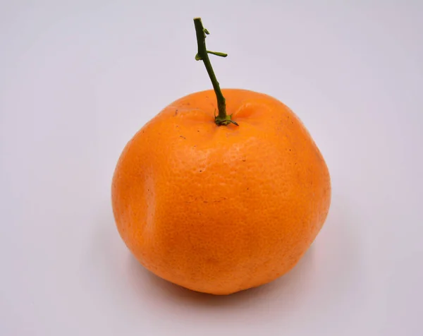 Gros Plan Une Mandarine Isolée Sur Fond Blanc — Photo