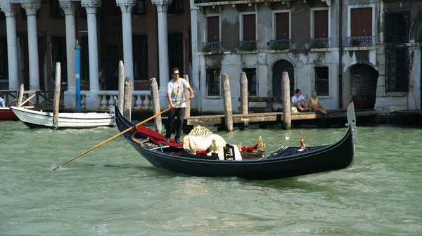 Venedig Italien August 2011 Ein Malerischer Blick Auf Einen Mann — Stockfoto