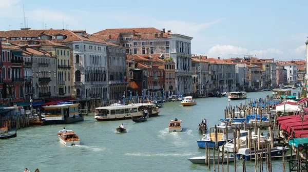 Venice Italië Aug 2011 Een Schilderachtig Uitzicht Toeristen Varen Rivier — Stockfoto
