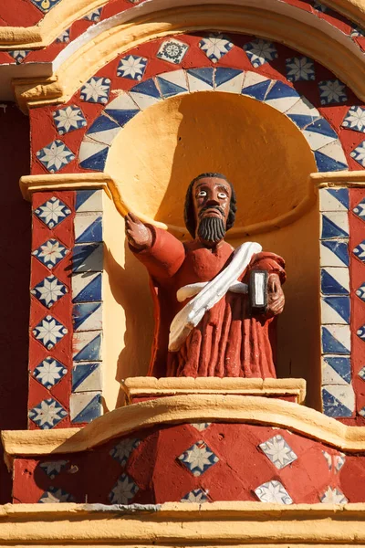 Una Scultura Colorata Una Santa Nella Chiesa Santa Maria Tonantzintla — Foto Stock