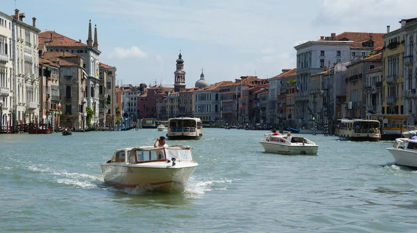 Venice Italië Jul 2011 Een Schilderachtig Uitzicht Toeristen Die Rivier — Stockfoto