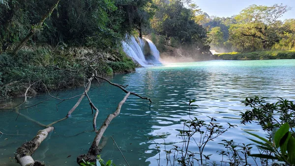 Uma Paisagem Serena Lago Turquesa Nas Montanhas Verdes Chiapas México — Fotografia de Stock