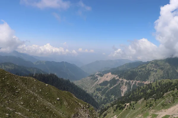 Modrá Obloha Nad Skalnatými Kopci Jaře — Stock fotografie