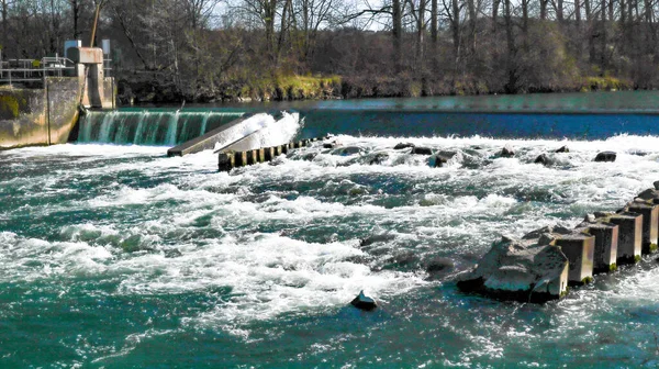 Small Dam River Rushing Park — Stock Photo, Image