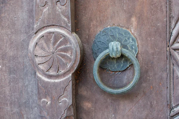 Tiro Perto Suporte Portão Antigo Para Capacidade Abrir Fechar Portão — Fotografia de Stock