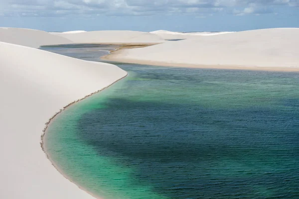 Magnifique Plan Dunes Sable Blanc Une Lagune Claire Dans Parc — Photo