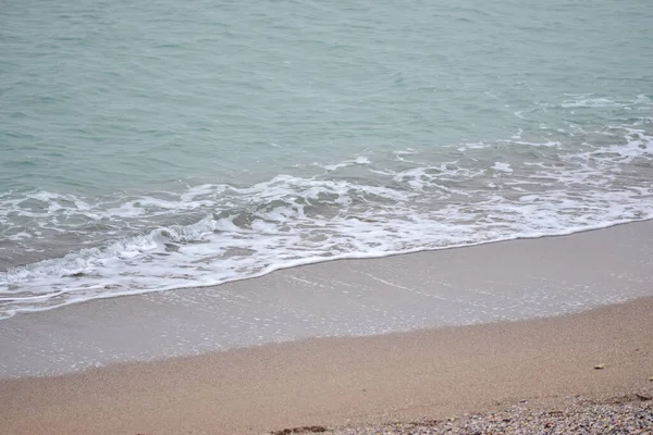 Сценічний Вид Морських Хвиль Вдаряють Берег Костінесті Румунія — стокове фото