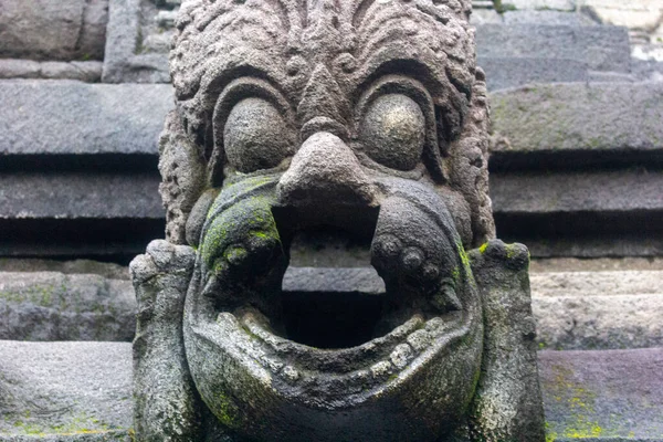 Uma Antiga Escultura Pedra Musgosa Borobudur Mahayana Templo Budista Muntilan — Fotografia de Stock
