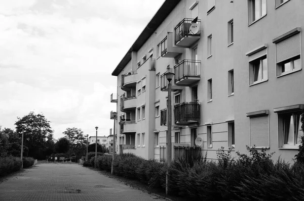 Poznan Polonia Junio 2017 Una Escala Grises Edificio Apartamentos Cuatro — Foto de Stock