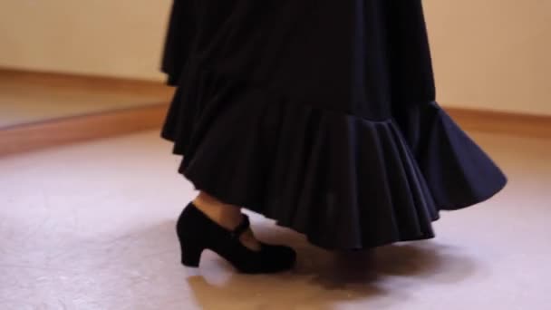 Zbliżenie Kobiety Nogi Buty Taniec Klasie — Wideo stockowe