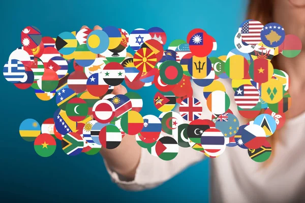 Uma Renderização Das Bandeiras Mundiais Globe International Perto Uma Mão — Fotografia de Stock