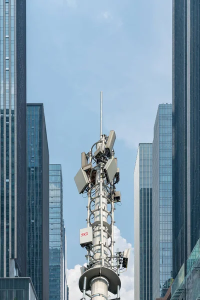 Chongqing Čína Srpna 2021 Vertikální Záběr Anténní Věže Moderním Městem — Stock fotografie