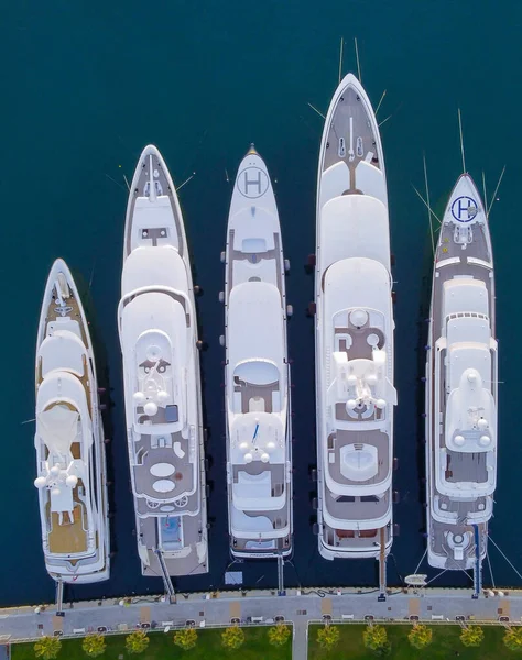 Eine Luftaufnahme Großer Weißer Yachten Hafen — Stockfoto